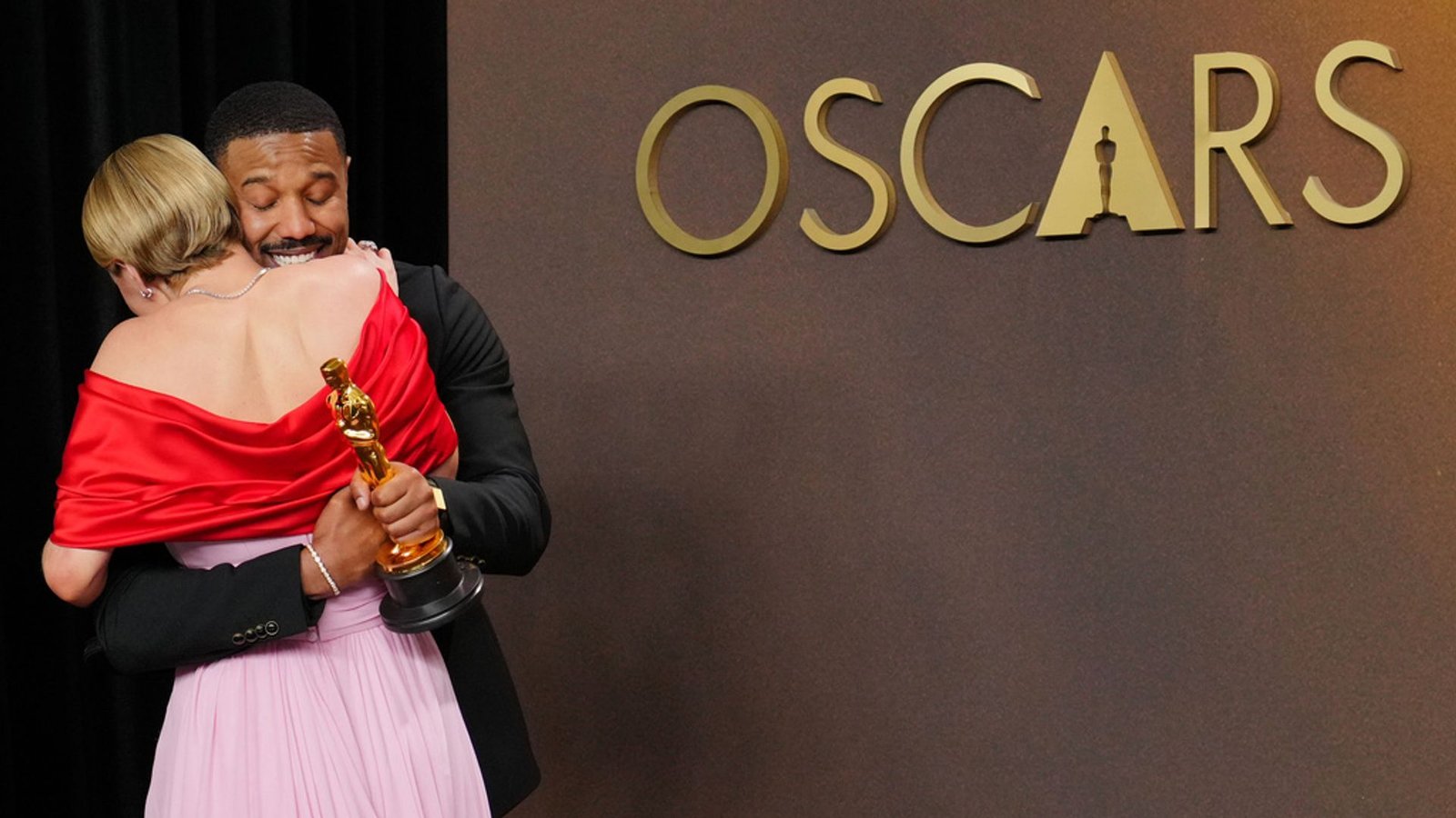 Standing ovations and media bingo: Inside the Oscars winners’ room