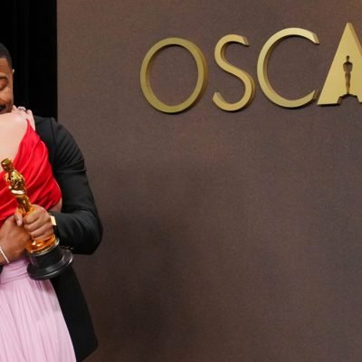 Standing ovations and media bingo: Inside the Oscars winners’ room